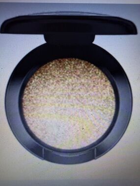 MAC - Dazzle Shadow - “I Like to Watch”